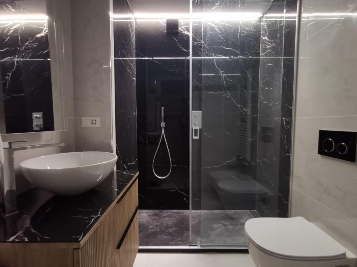 Jacuzzi Luxury Apartment In The Town Centre Torino Dış mekan fotoğraf